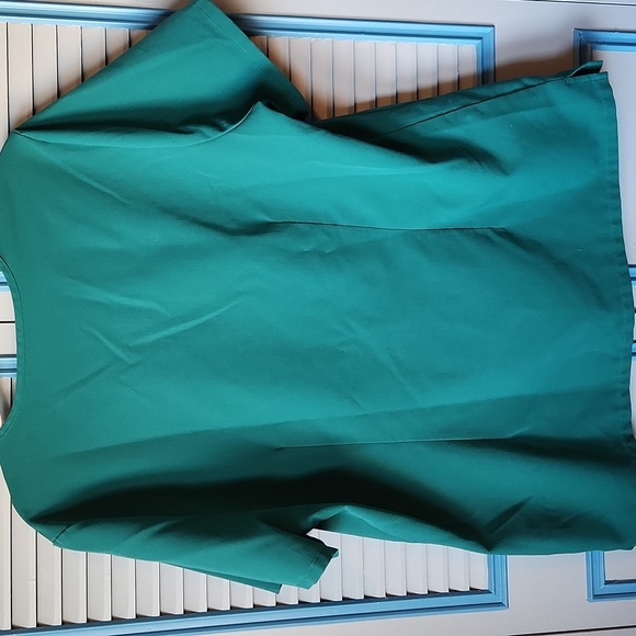 FIGS Green Scrub Top - Picture 8 of 13